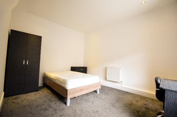 6 Bedroom HMO Boughey Road - photo 1